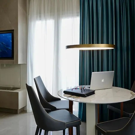 Daire L-suites