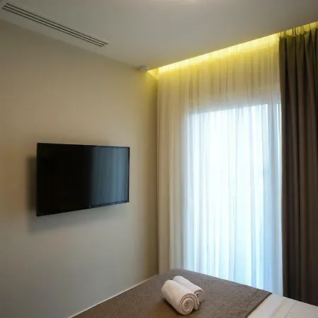 L-suites