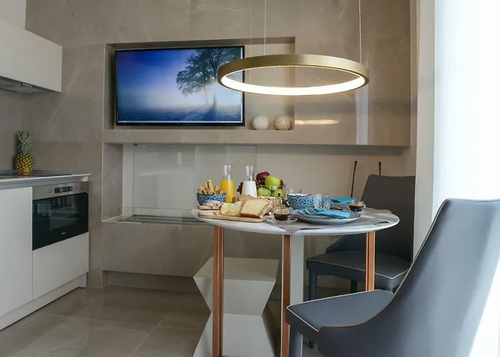 Διαμέρισμα L - *